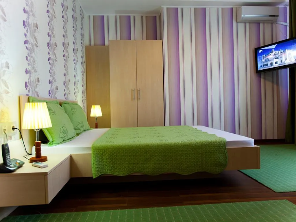 Hotel La Gil بوخارست 3*,