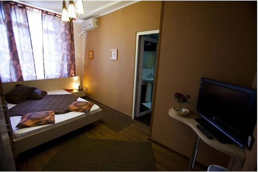 ***  Hotel La Gil Bukarest Románia
